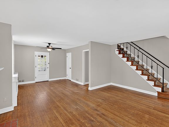 4th image of 3102 Lake Ave