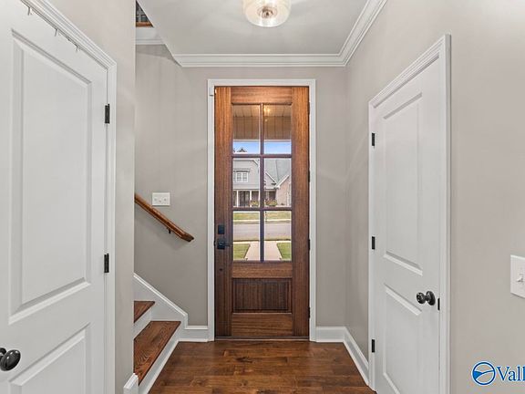 3rd image of 2027 Sarah Ln