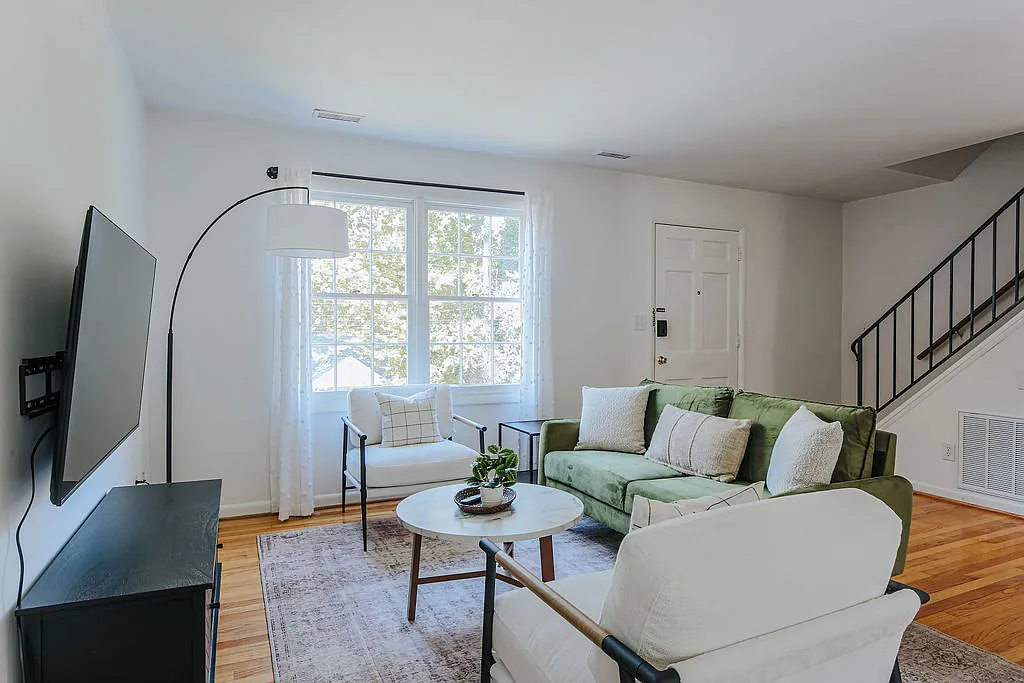 2 bed, 1.5 bath, 1034 sqft, $2,950 — Photo 1