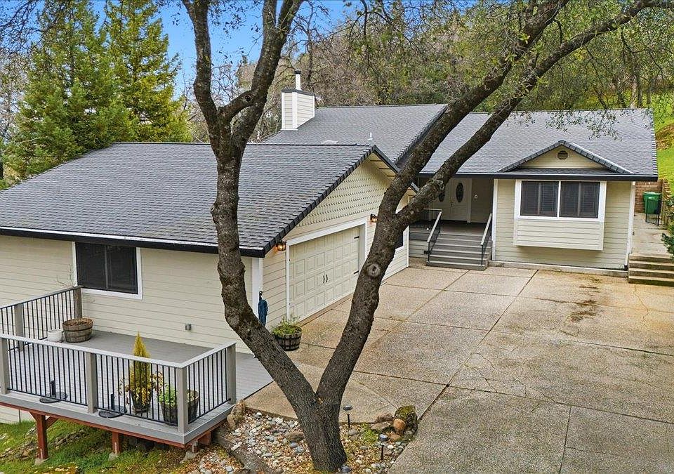 1st image of 11845 Goldfinch Ct