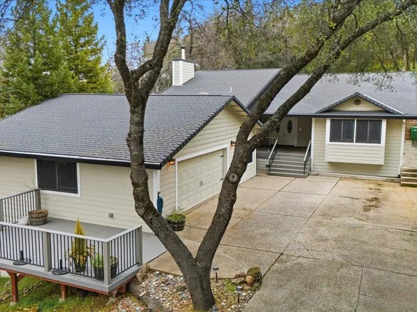 11845 Goldfinch Ct, Penn Valley, CA 95946