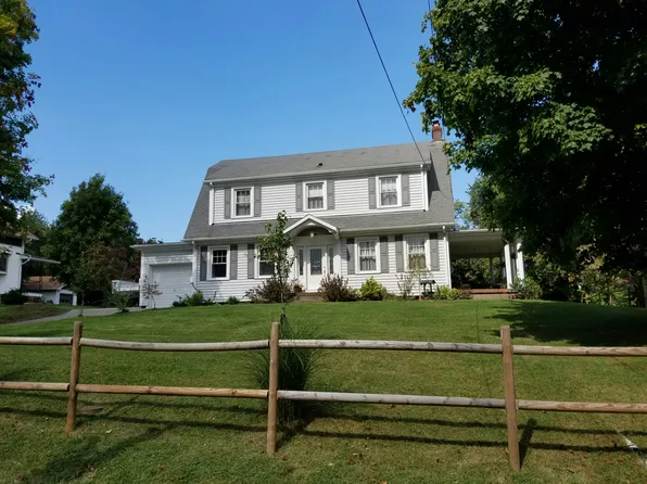 16 Orchard Ln, Wheeling, WV 26003