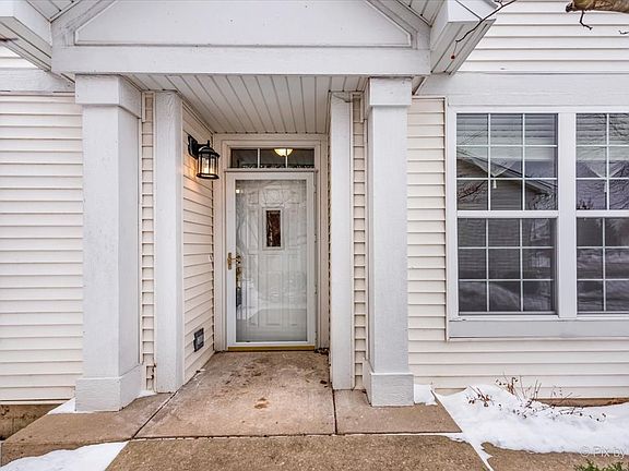 3rd image of 442 Woodhill Dr