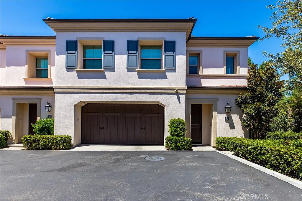 3 bed, 2.5 bath, 1849 sqft, $5,000 — Photo 1