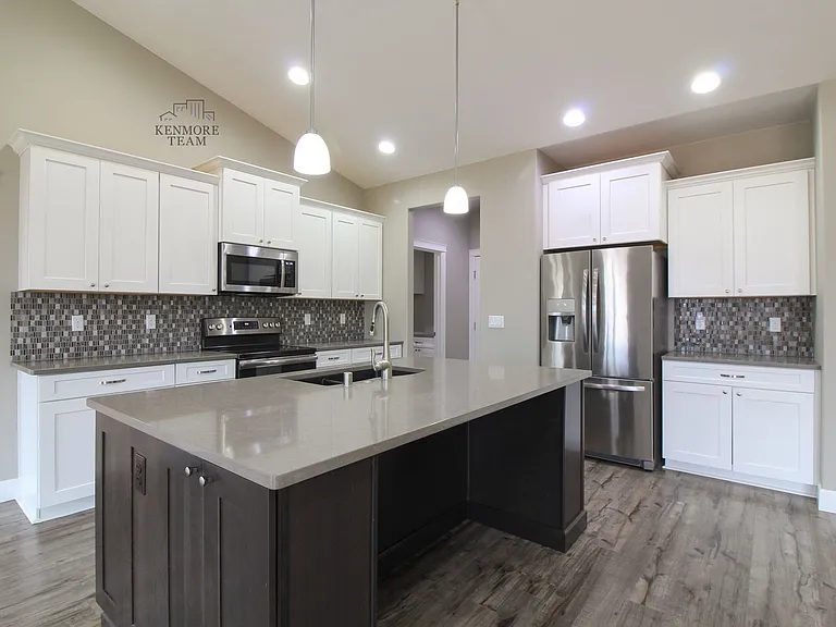 1711 S Dewberry Pl — Photo 2