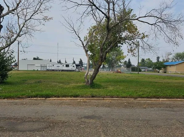 5010 52nd St, Castor, AB T0C 0X0