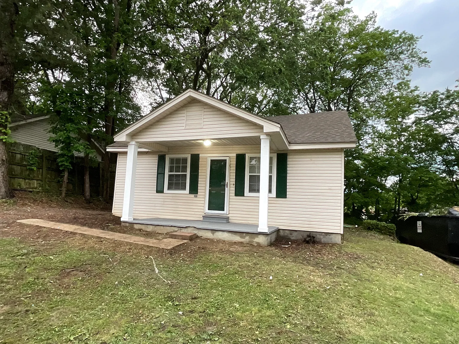 3 bed, 1092 sqft, $1,200 — Photo 1