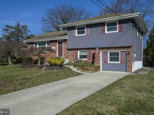 7 Walnut Dr, Burlington, NJ 08016
