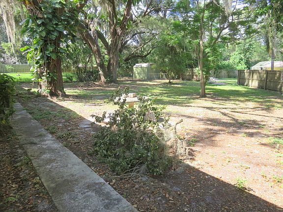3rd image of 1200 Kapok Cir