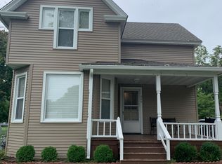 320 S 3rd St FLOOR 2, Delavan, WI 53115