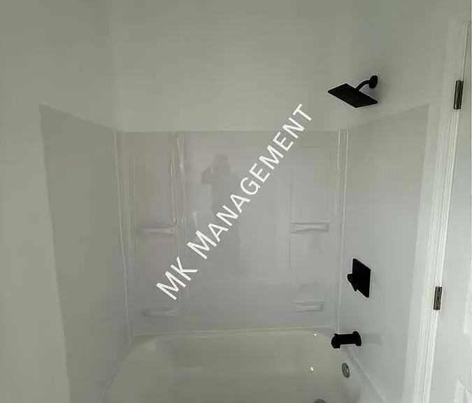 1332 Schlager St — Photo 9
