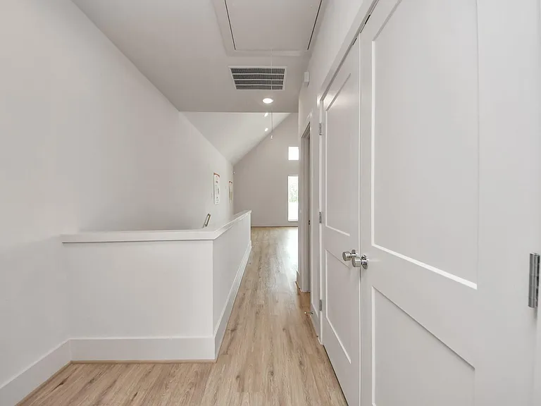 1044 Homer St — Photo 35