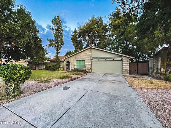 2nd image of 2501 E Sahuaro Dr