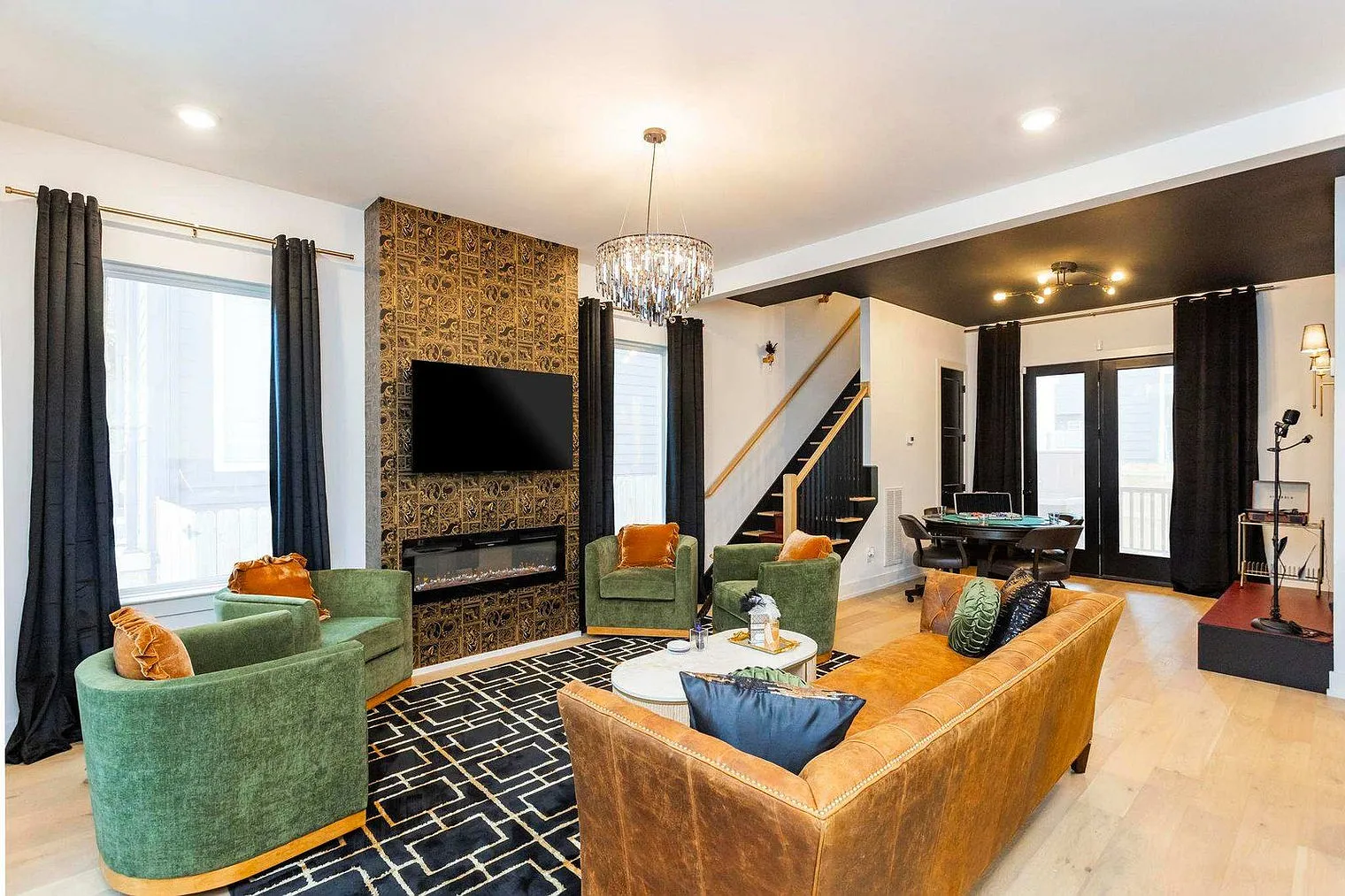 4 bed, 3.0 bath, 2594 sqft, $7,341 — Photo 3