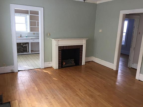 3rd image of 1611 44th Ave N