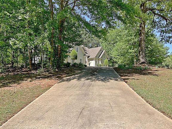 4th image of 400 Island Cove Dr
