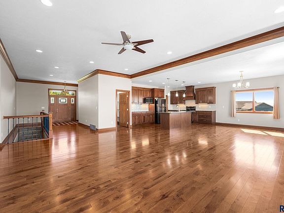 5th image of 48290 Arrowhead Pl
