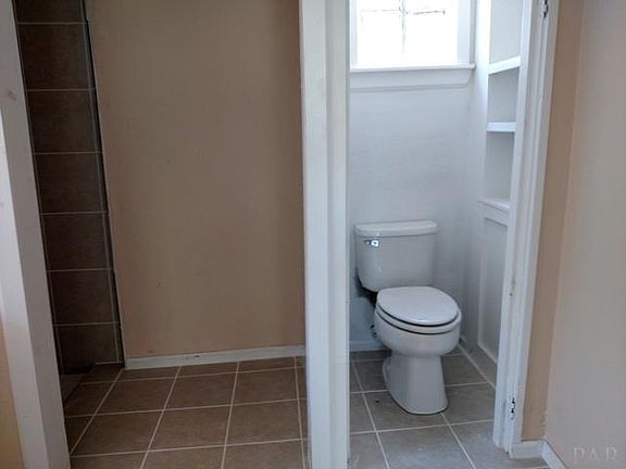 2nd image of 2213 W Jackson St #B