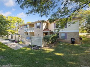 61011 Greenwood Dr, South Lyon, MI