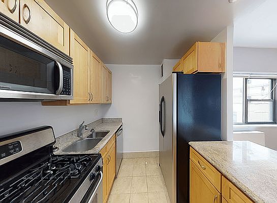 3rd image of 301 E 47th St APT 19N