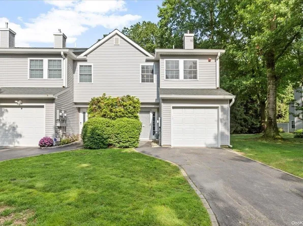 409 Sara Circle #409, Port Jefferson Station, NY 11776