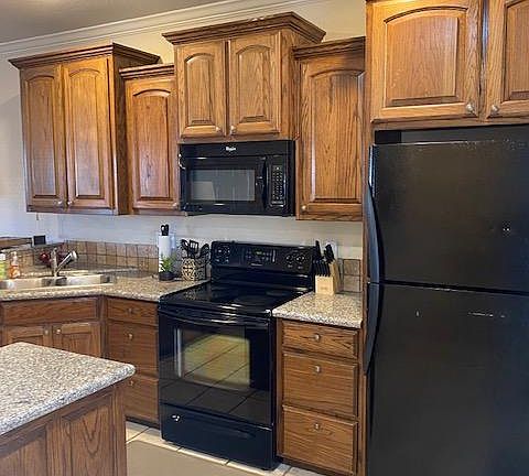 4th image of 601 SW 5th St APT 3