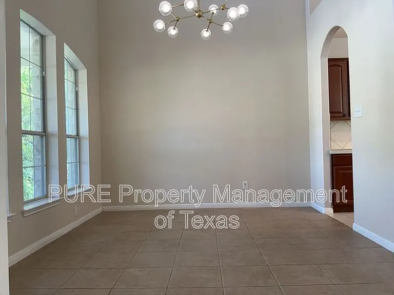 2302 Barnett Dr — Photo 6