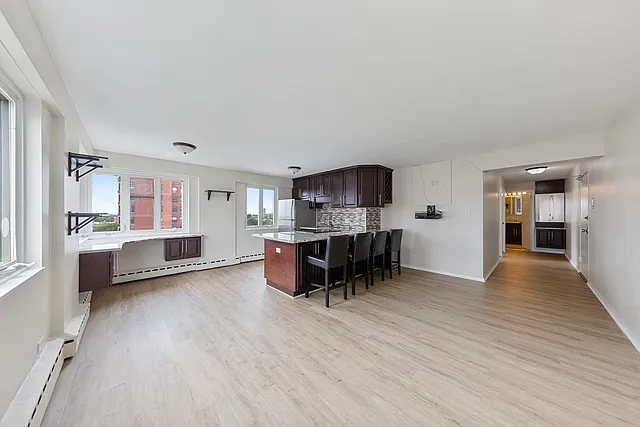 708 W Bittersweet Pl #701 — Photo 3