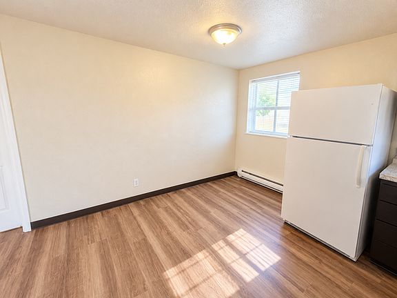 3rd image of 219 23rd Ave S