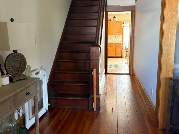 16-18 Dexter St, Holyoke, MA 01040
