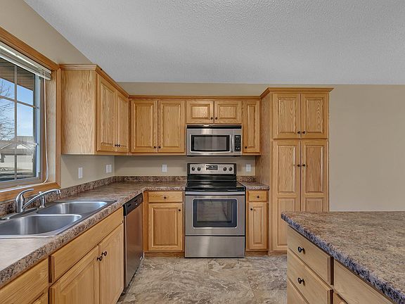 3rd image of 635 Cottonwood Ave