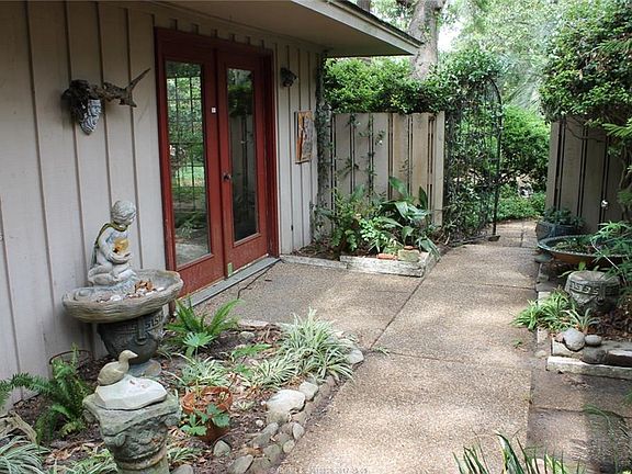 5th image of 15 Heritage Ct