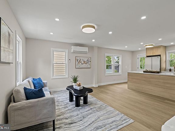 5th image of 137 Ardsley Ave