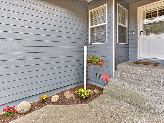 3rd image of 6812 49th St NE