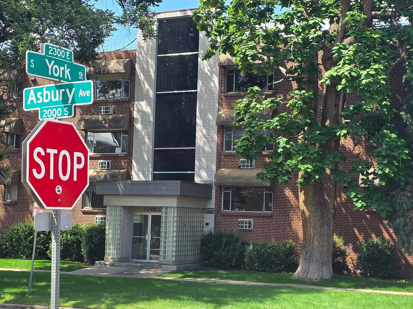 DU 1 Bed 1 Bath Condo Steps Away From Everything DU!! Available Now — Photo 2
