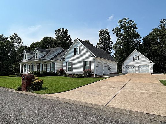 3rd image of 28 Brentwood Dr
