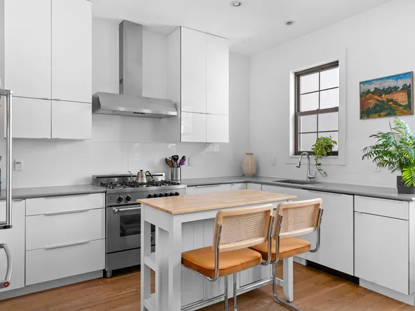 212 Franklin Street image 5 of 21