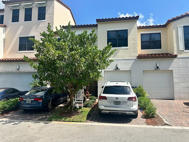 20977 NW 1st St — Photo 2