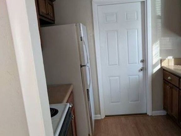 5th image of 808 Crestwood Ter