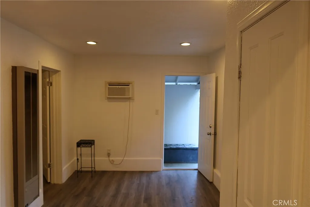 1 bed, 900 sqft, $1,950 — Photo 4