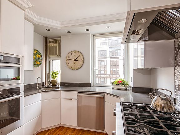 4th image of 180 E 79th St APT 12A
