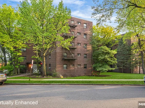 420 Park Pl APT 3F, Fort Lee, NJ 07024