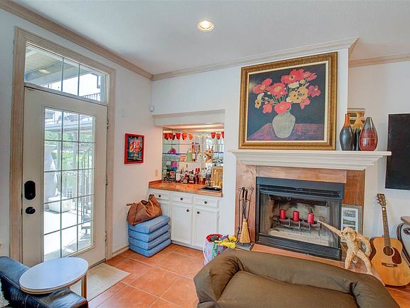 5th image of 305 Horseshoe Bay North Blvd Unit E