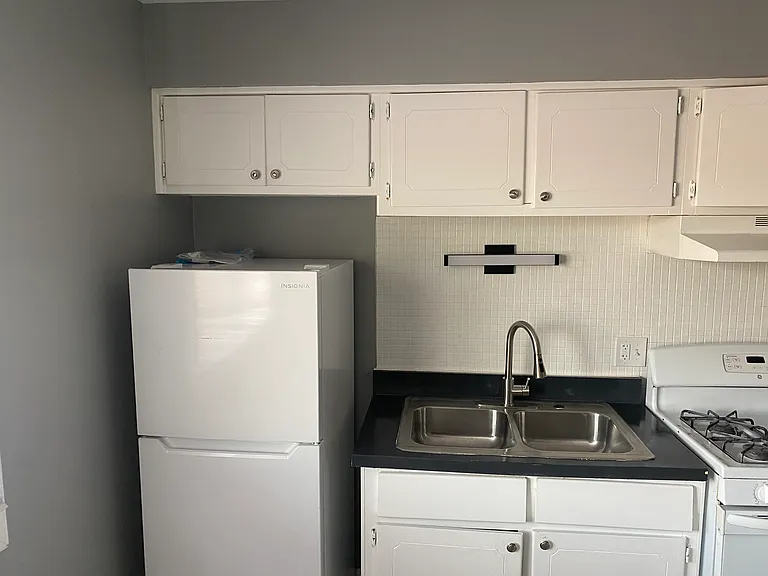 74 Yates Ave #3S — Photo 8