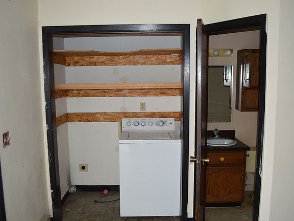 5th image of 1125 Custer Ave APT 9