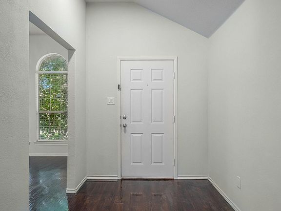 3rd image of 5816 Mariposa Dr