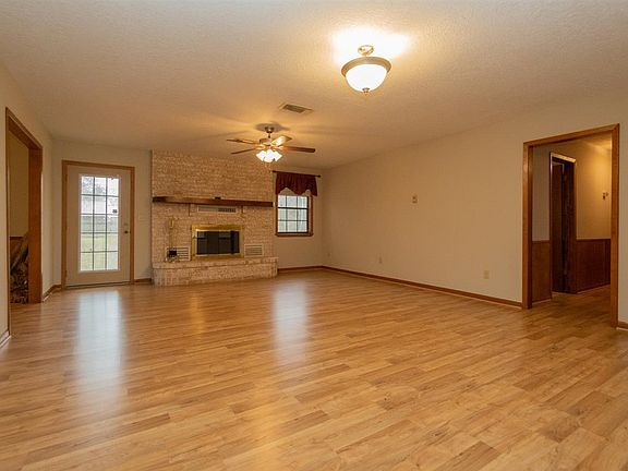 4th image of 6216 Rosewood Dr