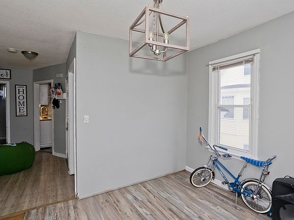 3rd image of 52 Orlando St