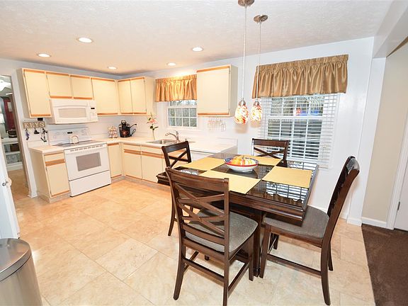 3rd image of 8369 Juniper Ln