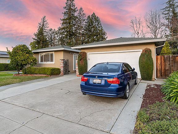 3rd image of 944 Daffodil Way